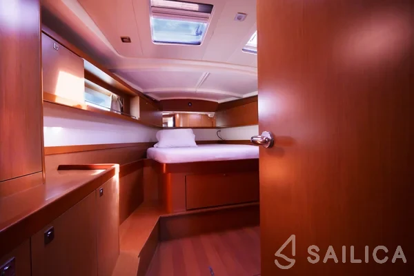Oceanis 45 - Yacht Charter Sailica