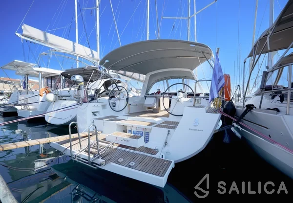 Oceanis 45 - Yacht Charter Sailica