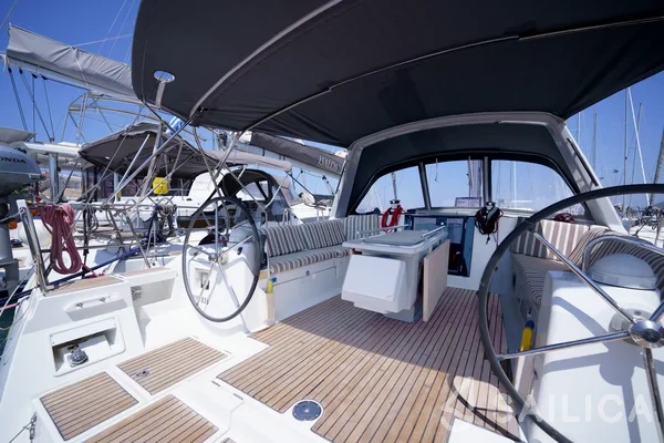 Oceanis 45 - Yacht Charter Sailica