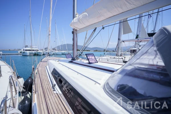 Oceanis 45 - Yacht Charter Sailica