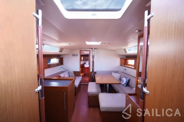 Oceanis 45 - Yacht Charter Sailica