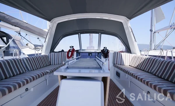 Oceanis 45 - Yacht Charter Sailica