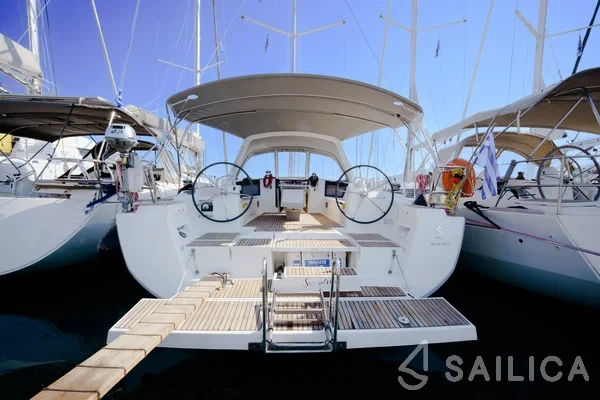 Oceanis 45 - Yacht Charter Sailica