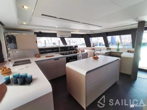 Samana 59 - Yacht Charter Sailica