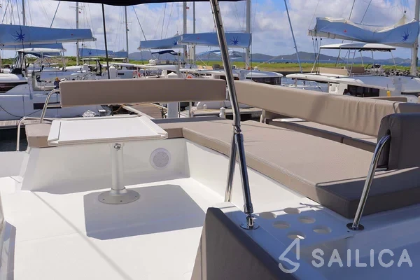 Bali 4.4 - Yacht Charter Sailica