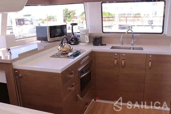 Bali 4.4 - Yacht Charter Sailica