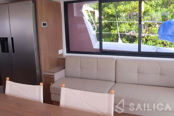 Bali 4.4 - Yacht Charter Sailica