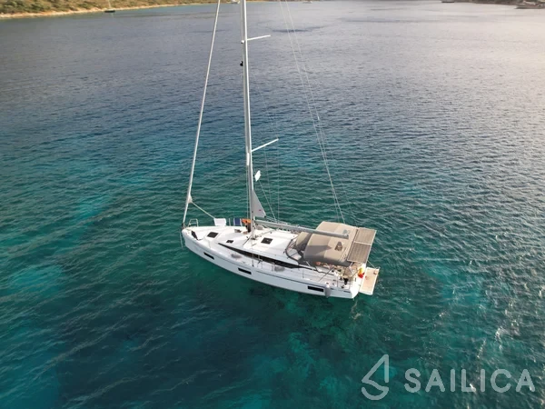 Bavaria C42 - Yacht Charter Sailica