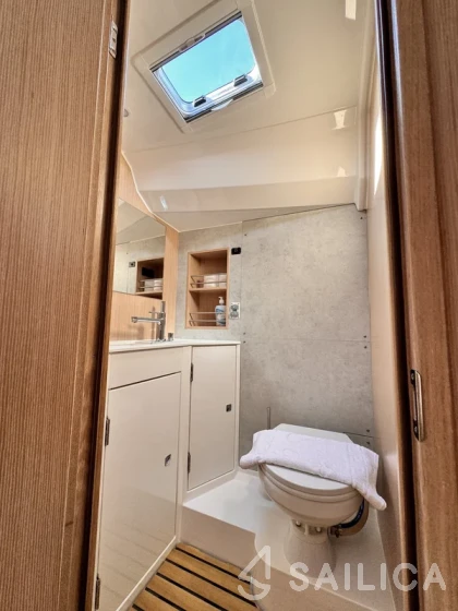 Bavaria C42 - Yacht Charter Sailica