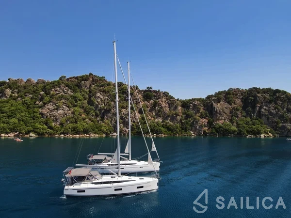 Bavaria C42 - Yacht Charter Sailica