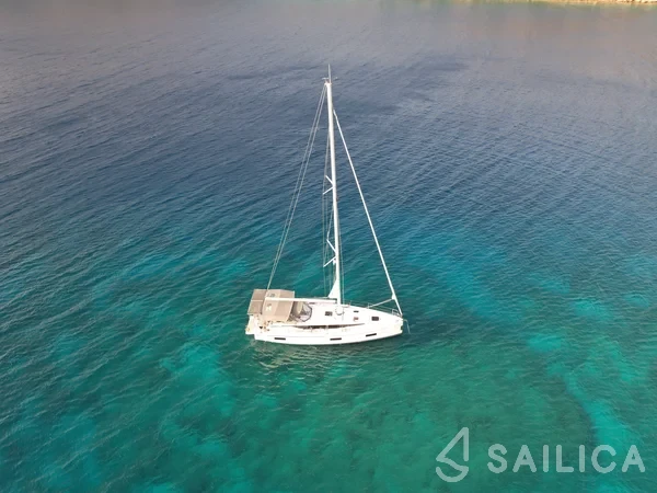 Bavaria C42 - Yacht Charter Sailica