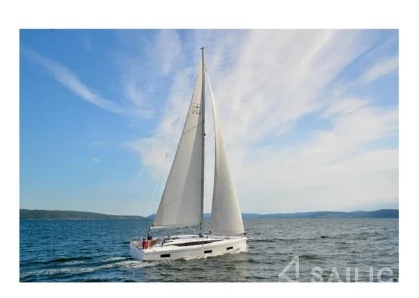 Bavaria C42 - Yacht Charter Sailica