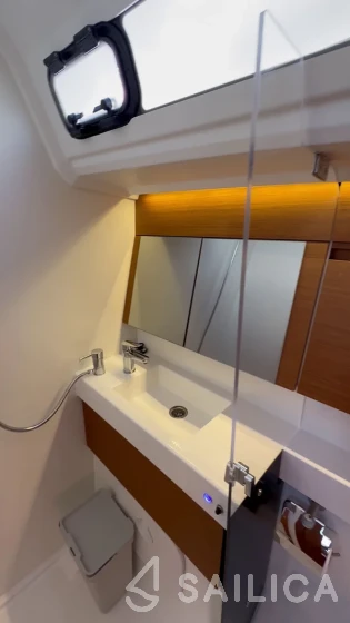 Sun Odyssey 410 - Yacht Charter Sailica
