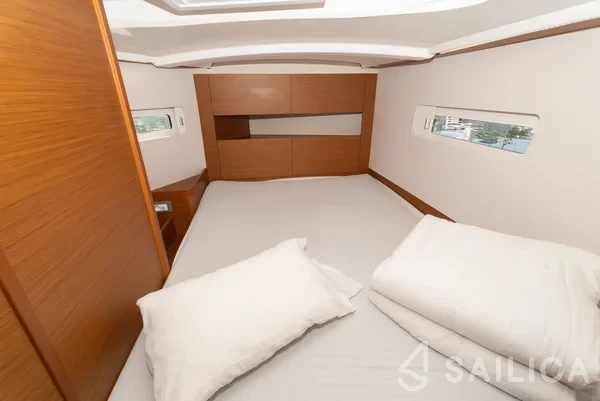 Sun Odyssey 410 - Yacht Charter Sailica