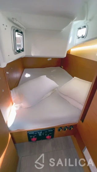 Sun Odyssey 410 - Yacht Charter Sailica