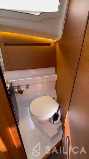 Sun Odyssey 410 - Yacht Charter Sailica