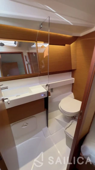 Sun Odyssey 410 - Yacht Charter Sailica