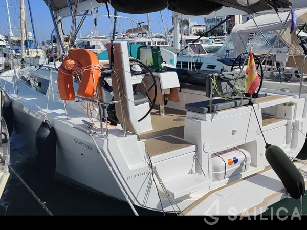 Dufour 37 - Yacht Charter Sailica