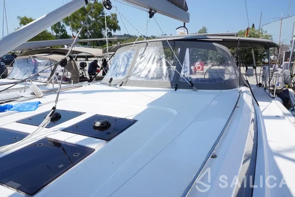 Bavaria C50 Style - 3 + 1 cab. - Yacht Charter Sailica