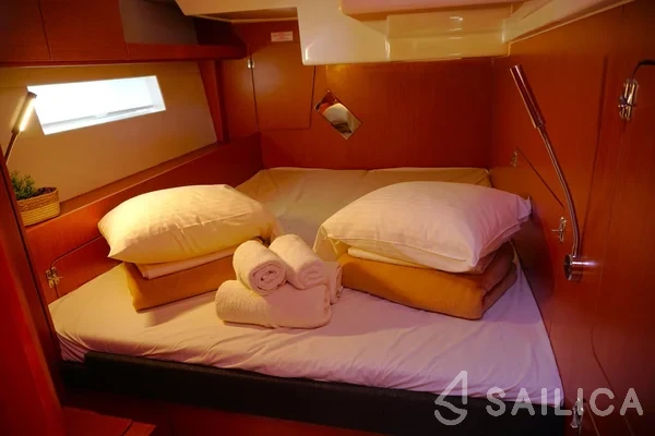 Bavaria C50 Style - 3 + 1 cab. - Yacht Charter Sailica