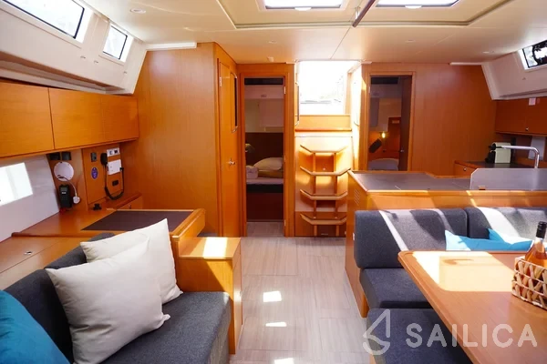 Bavaria C50 Style - 3 + 1 cab. - Yacht Charter Sailica