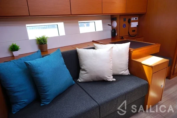 Bavaria C50 Style - 3 + 1 cab. - Yacht Charter Sailica