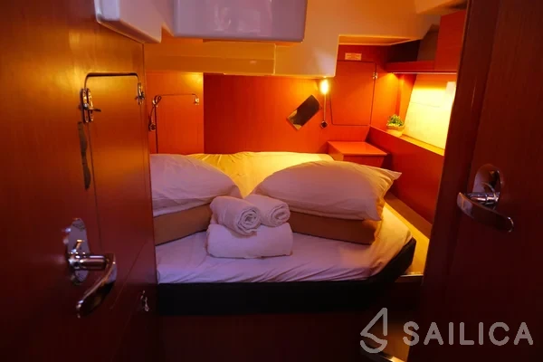 Bavaria C50 Style - 3 + 1 cab. - Yacht Charter Sailica