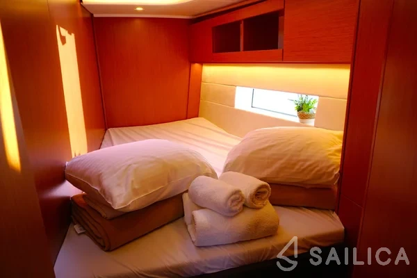 Bavaria C50 Style - 3 + 1 cab. - Yacht Charter Sailica