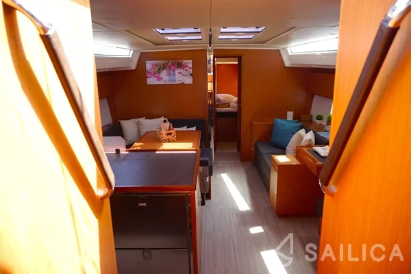 Bavaria C50 Style - 3 + 1 cab. - Yacht Charter Sailica