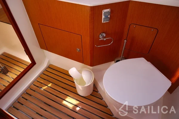Bavaria C50 Style - 3 + 1 cab. - Yacht Charter Sailica
