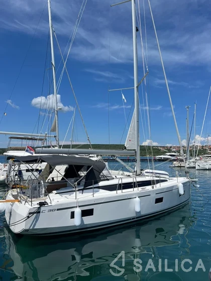 Bavaria C38 - Yacht Charter Sailica