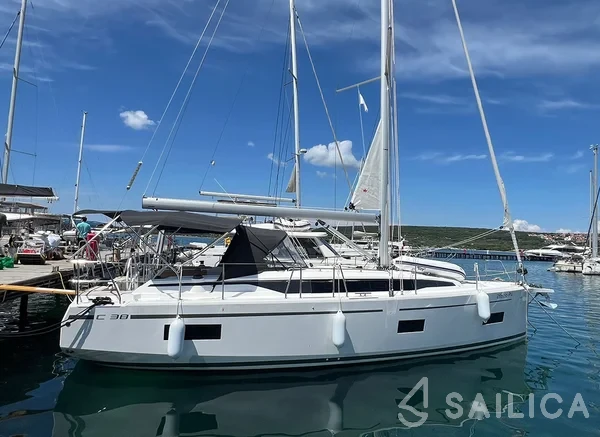 Bavaria C38 - Yacht Charter Sailica