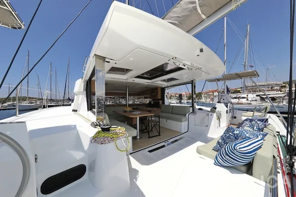 Bali Catsmart - Yacht Charter Sailica