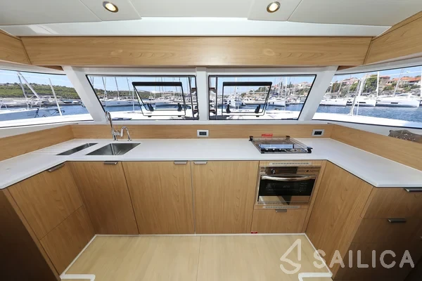 Bali Catsmart - Yacht Charter Sailica