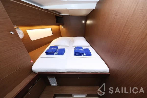 Oceanis 51.1 - Yacht Charter Sailica