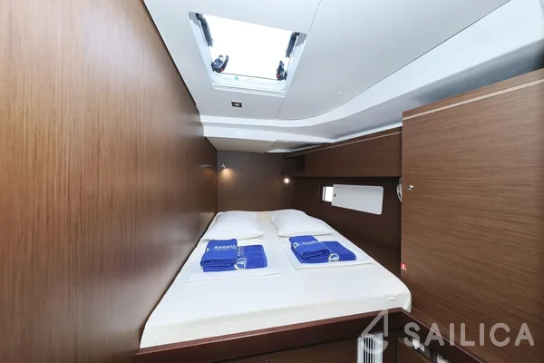 Oceanis 51.1 - Yacht Charter Sailica
