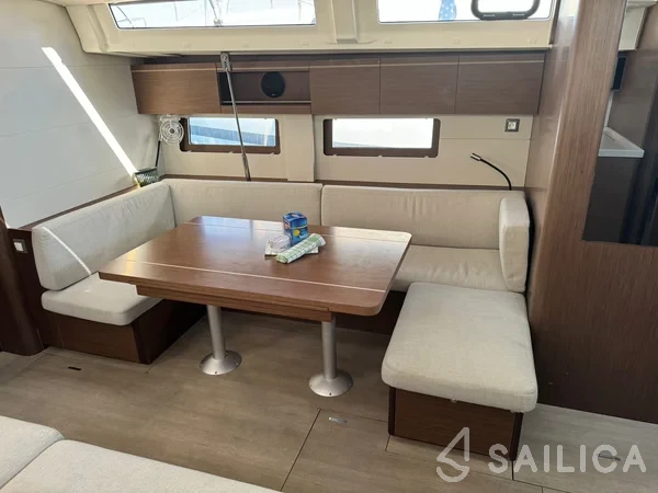 Oceanis 51.1 - Yacht Charter Sailica