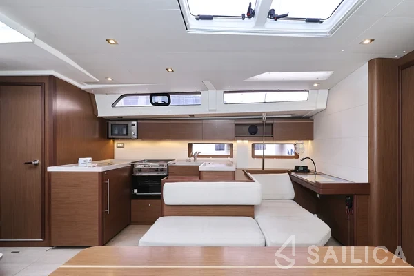 Oceanis 51.1 - Yacht Charter Sailica