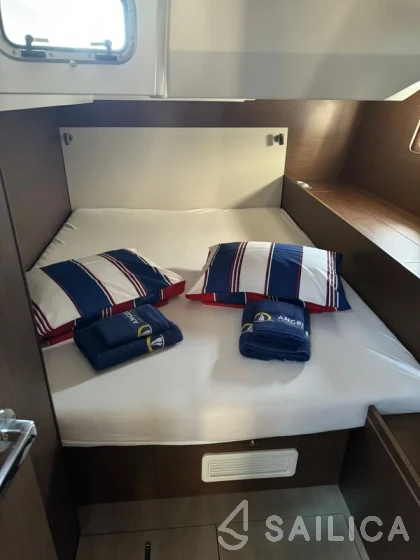 Oceanis 51.1 - Yacht Charter Sailica