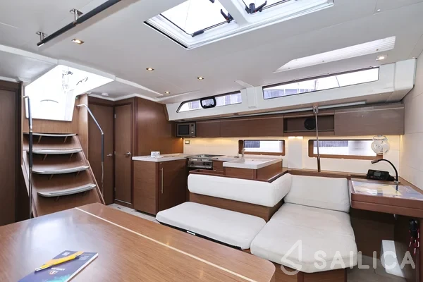 Oceanis 51.1 - Yacht Charter Sailica