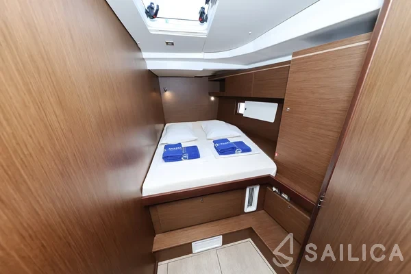 Oceanis 51.1 - Yacht Charter Sailica