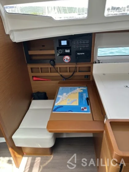 Sun Odyssey 440 - Photo #21 Sun Odyssey 440 - Yacht Charter Sailica