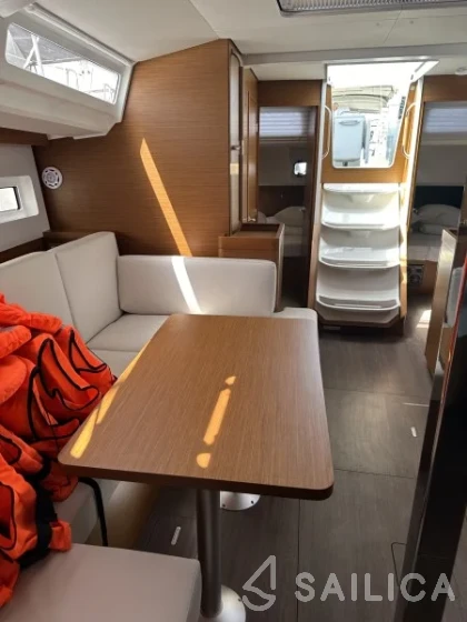 Sun Odyssey 440 - Photo #17 Sun Odyssey 440 - Yacht Charter Sailica