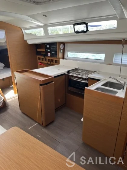 Sun Odyssey 440 - Photo #18 Sun Odyssey 440 - Yacht Charter Sailica