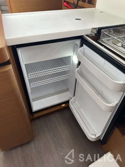 Sun Odyssey 440 - Photo #23 Sun Odyssey 440 - Yacht Charter Sailica