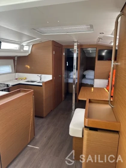 Sun Odyssey 440 - Photo #16 Sun Odyssey 440 - Yacht Charter Sailica