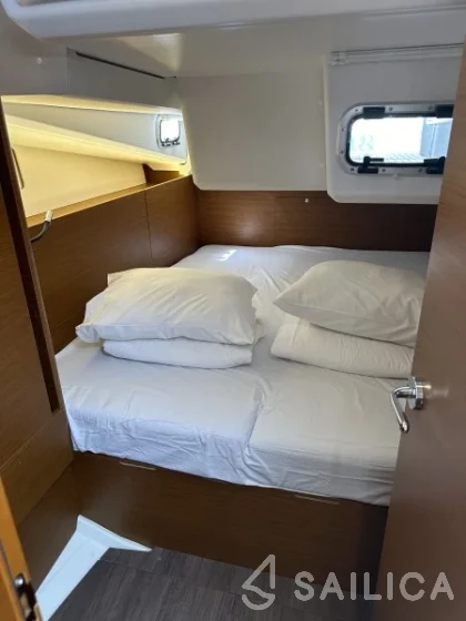 Sun Odyssey 440 - Photo #19 Sun Odyssey 440 - Yacht Charter Sailica