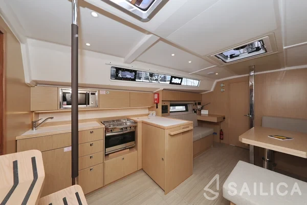Bavaria C42 - Yacht Charter Sailica