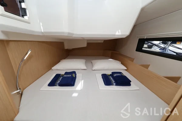 Bavaria C42 - Yacht Charter Sailica