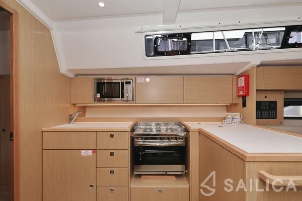 Bavaria C42 - Yacht Charter Sailica